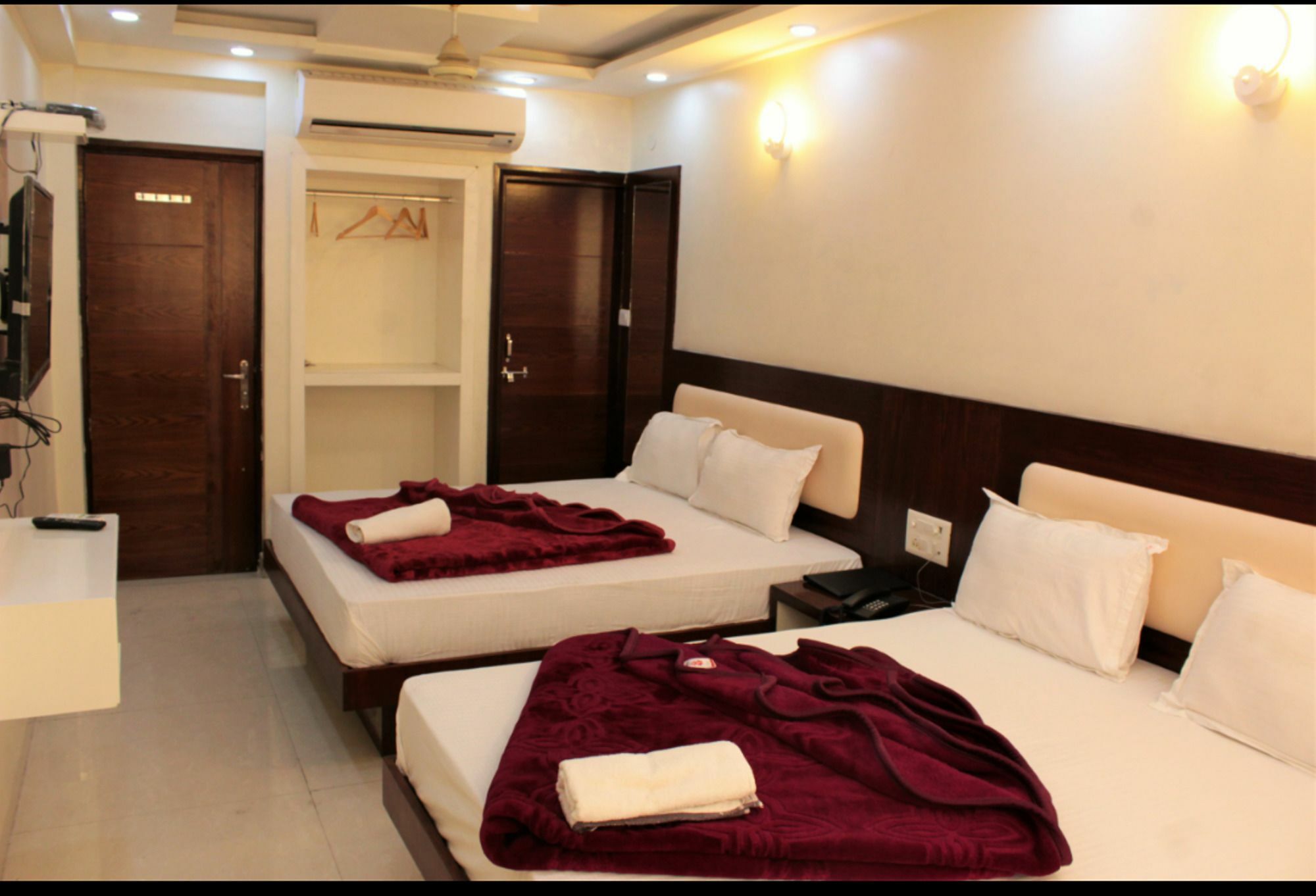 Hotel Le Mem Delhi  Exteriör bild
