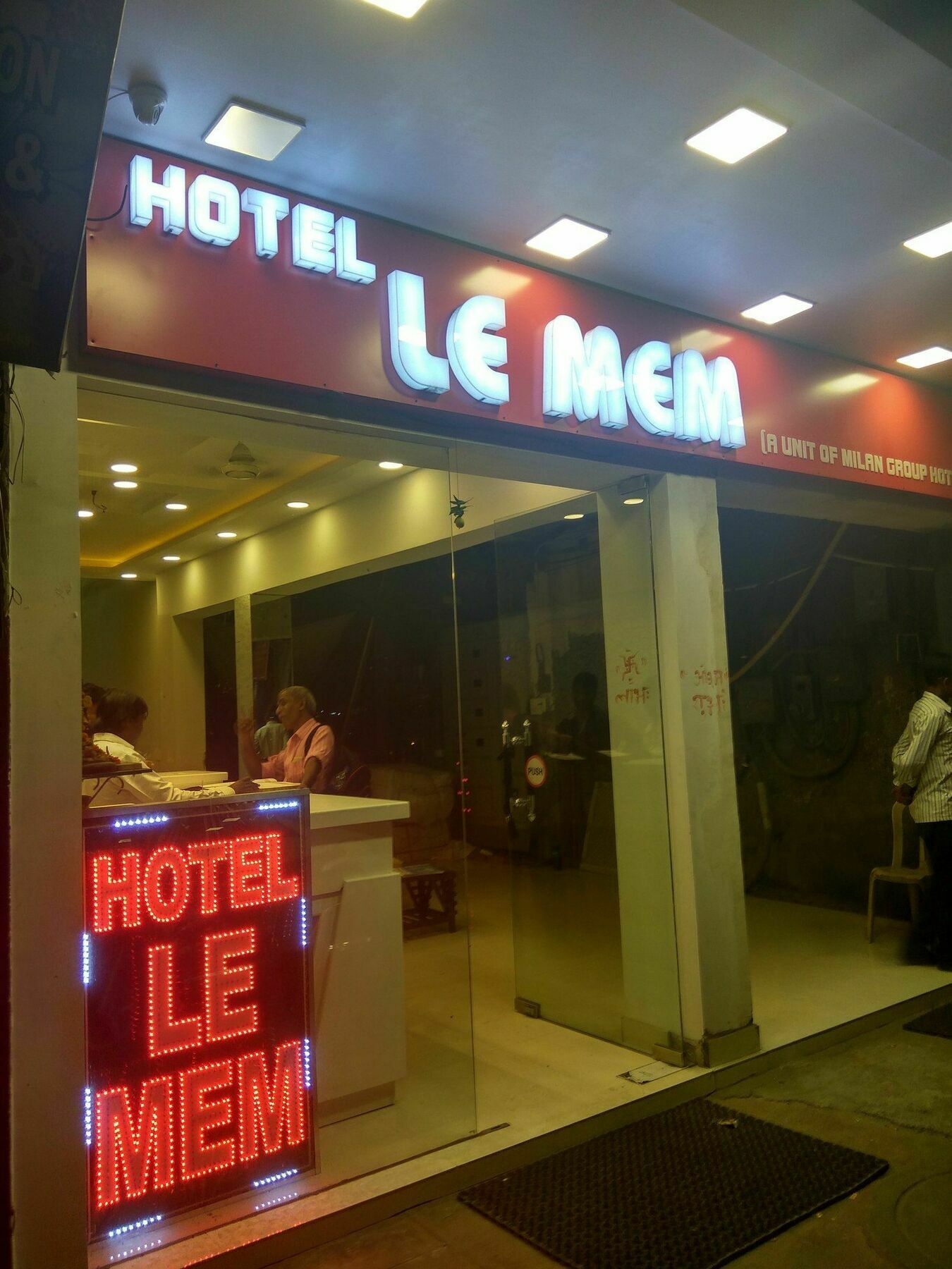 Hotel Le Mem Delhi  Exteriör bild